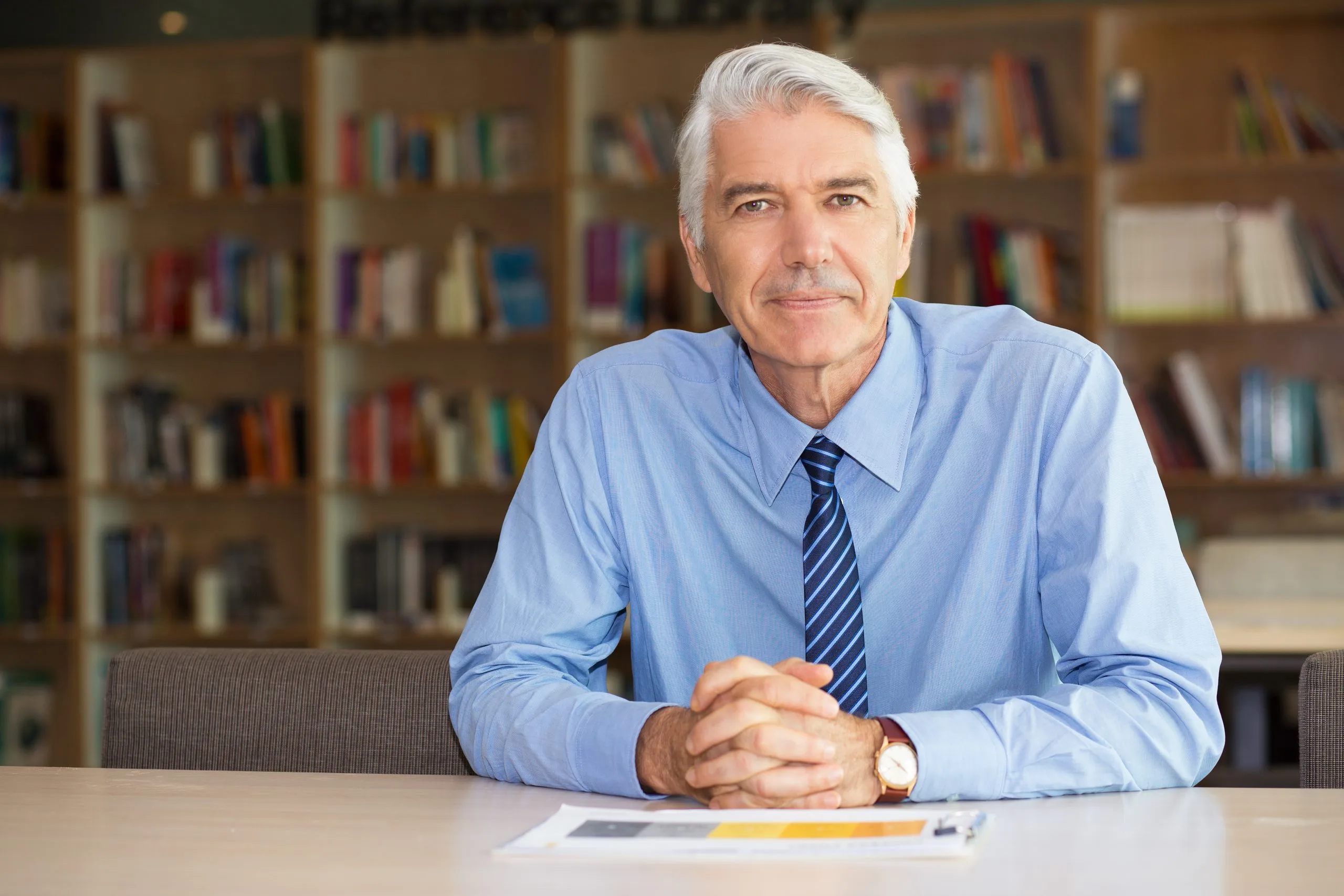 Contador experiente em seu escritorio